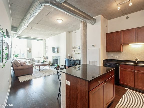 5th image of 720 N Larrabee St APT 1202