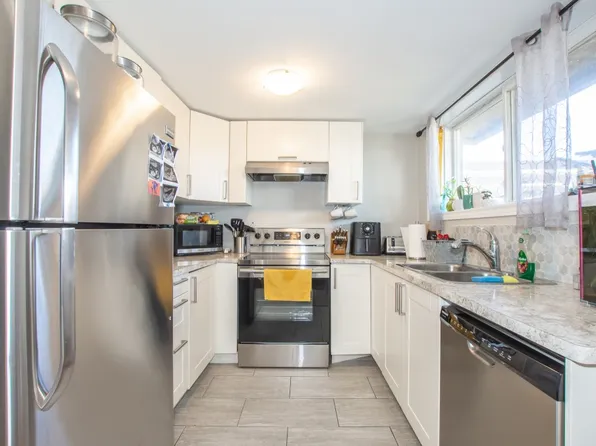 94 Meredith Dr, Saint Catharines, ON L2M 6C7