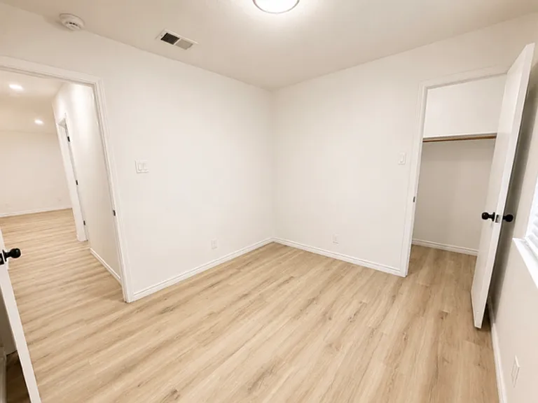 6725 Windwillow Dr — Photo 9