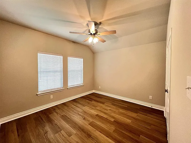806 Greyson Ln — Photo 17