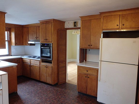 Large kitchen with newer appliances.