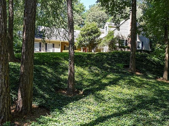 2nd image of 1315 Timberland Dr SE