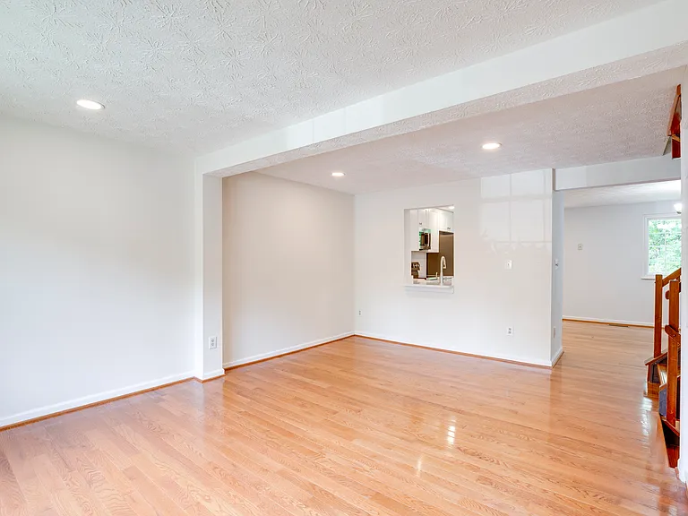 1604 Barnstead Dr — Photo 6