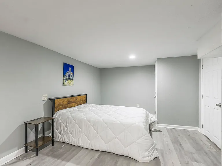 Agnes Ave — Photo 1