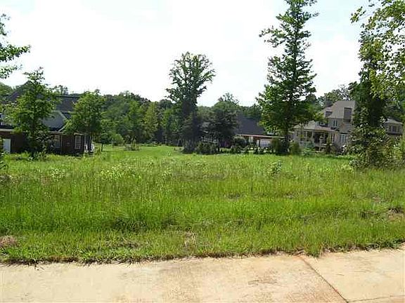 4th image of 104 White Willow Ct
