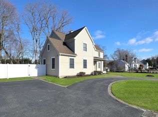 11 Larsen Ln, West Babylon, NY 11704