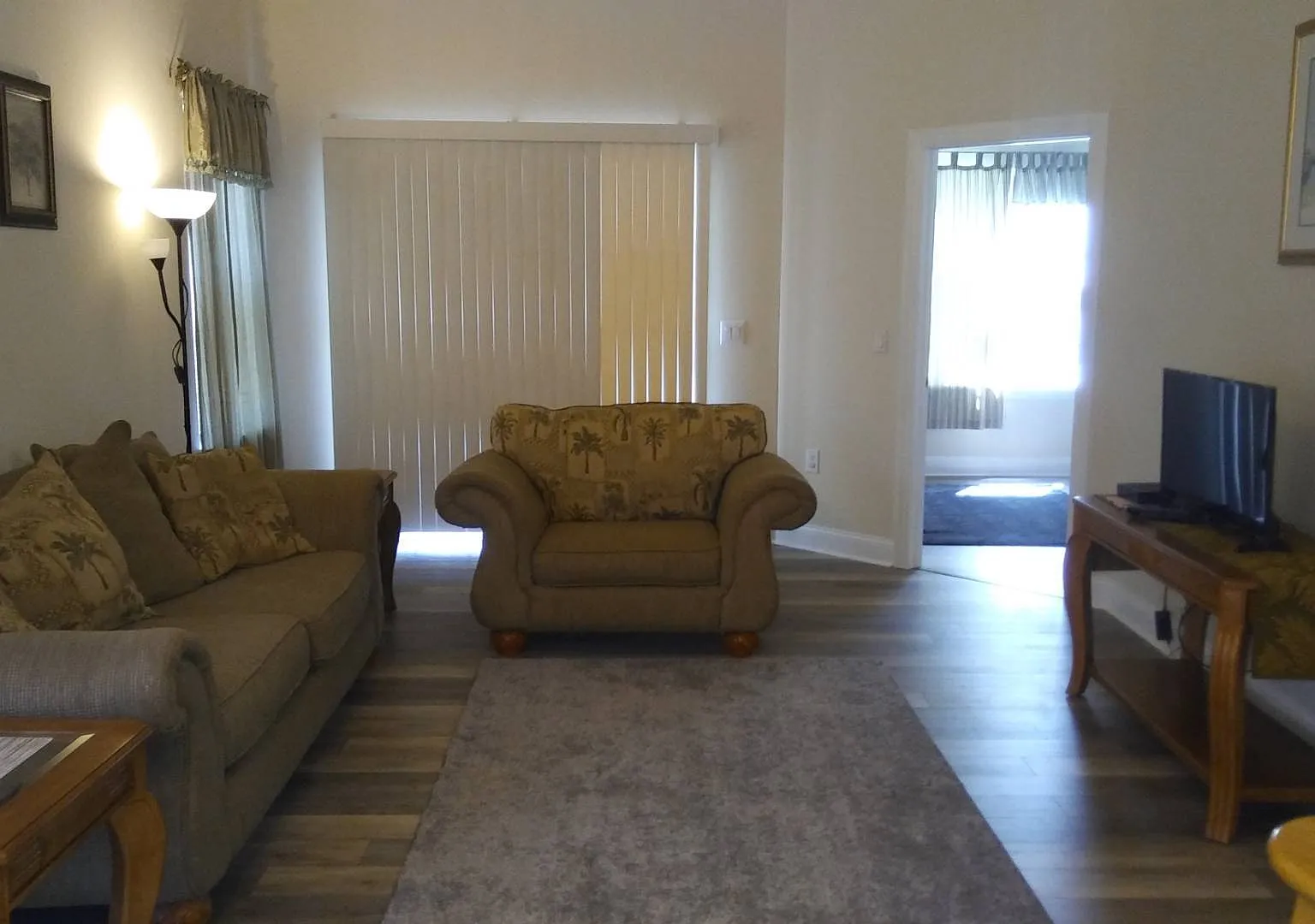 3 Bedroom furnished Condo in Arrowhead — Photo 1