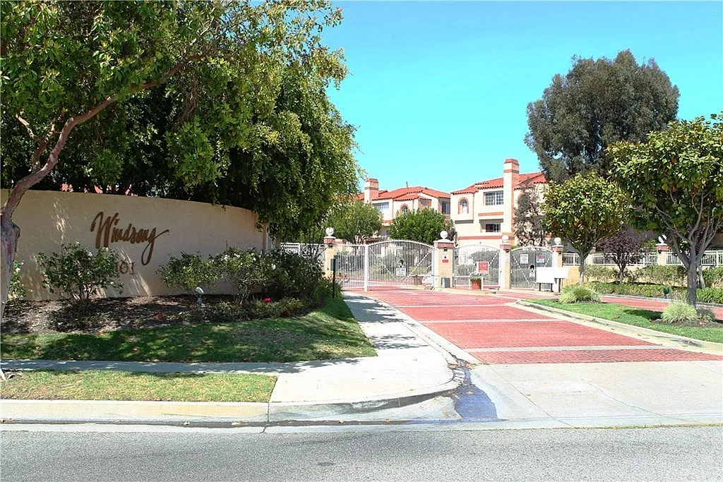 3101 Plaza Del Amo #84 — Photo 4