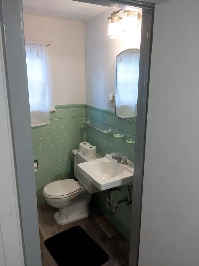 Studio, 300 sqft, $525 — Photo 2