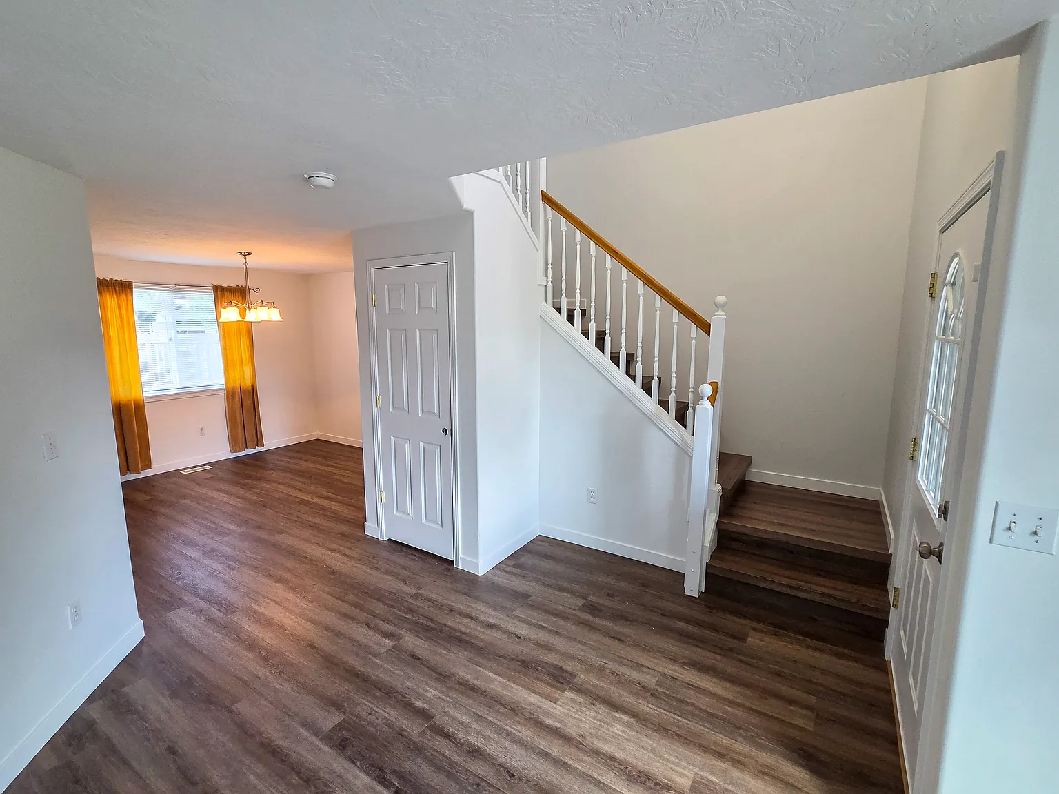 4 bed, 2.5 bath, 1581 sqft, $2,500 — Photo 3
