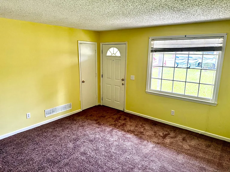 21 Golden Ct — Photo 8