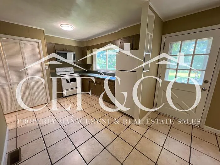 108 Overhill Dr — Photo 5