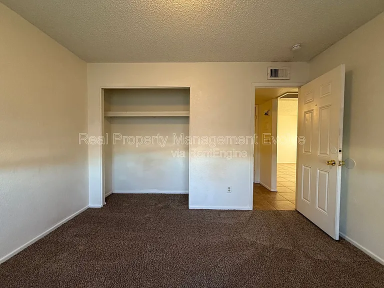 1905 N Center St #1 — Photo 13