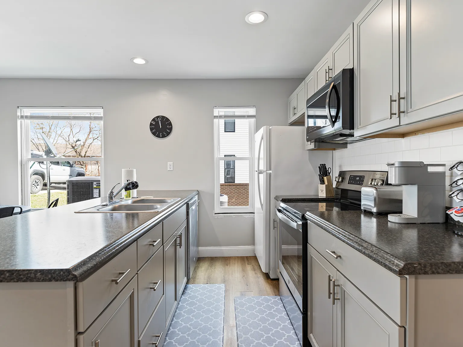 2 bed, 1000 sqft, $1,650 — Photo 3