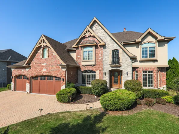 1150 Secret Forest Dr, Burr Ridge, IL 60527