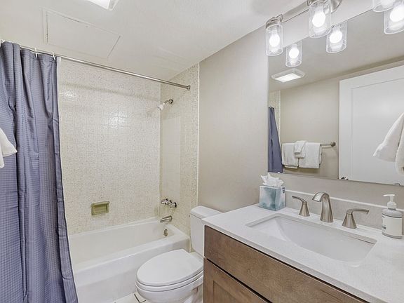 4th image of 935 Columbine Rd APT 104