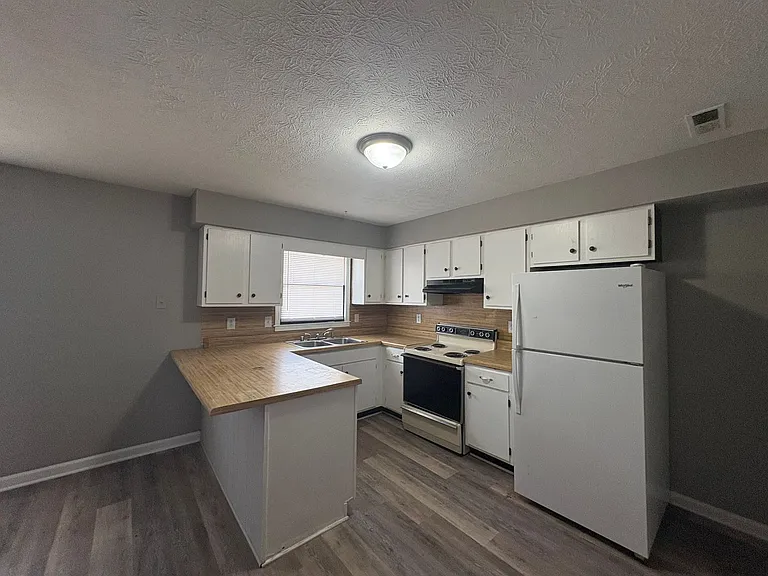 2042 Rock Creek Rd — Photo 2