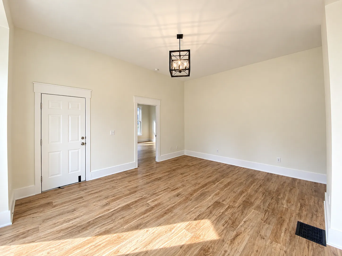 2 bed, 1000 sqft, $1,250 — Photo 4