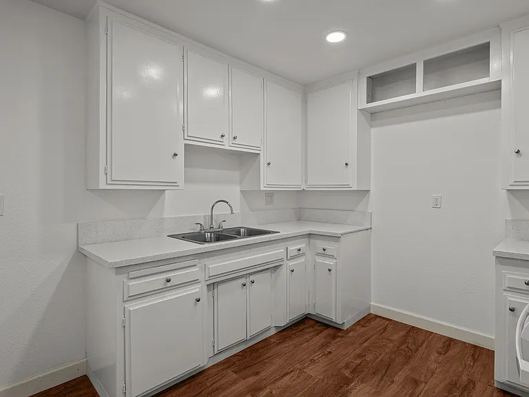 Crestview Apartments — Photo 7