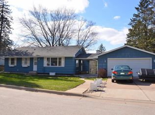 1272 Wincrest Dr, Winona, MN 55987
