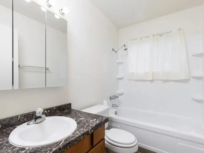 Franklin Manor Apartments — Photo 12
