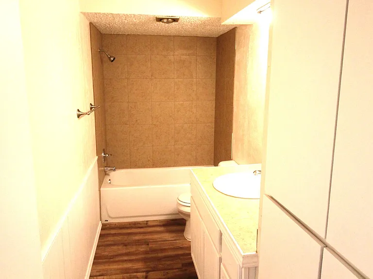 312 Chalmette Dr — Photo 8