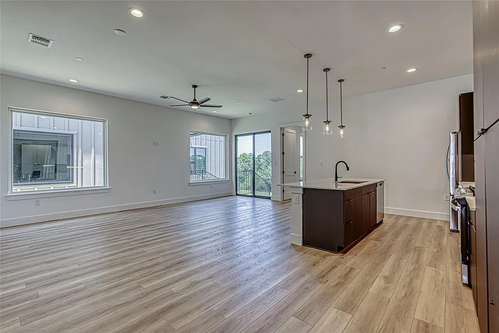4 bed, 3.5 bath, 2278 sqft, $3,000 — Photo 3