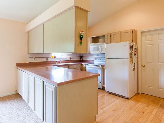 4th image of 1211 W Acacia Ct