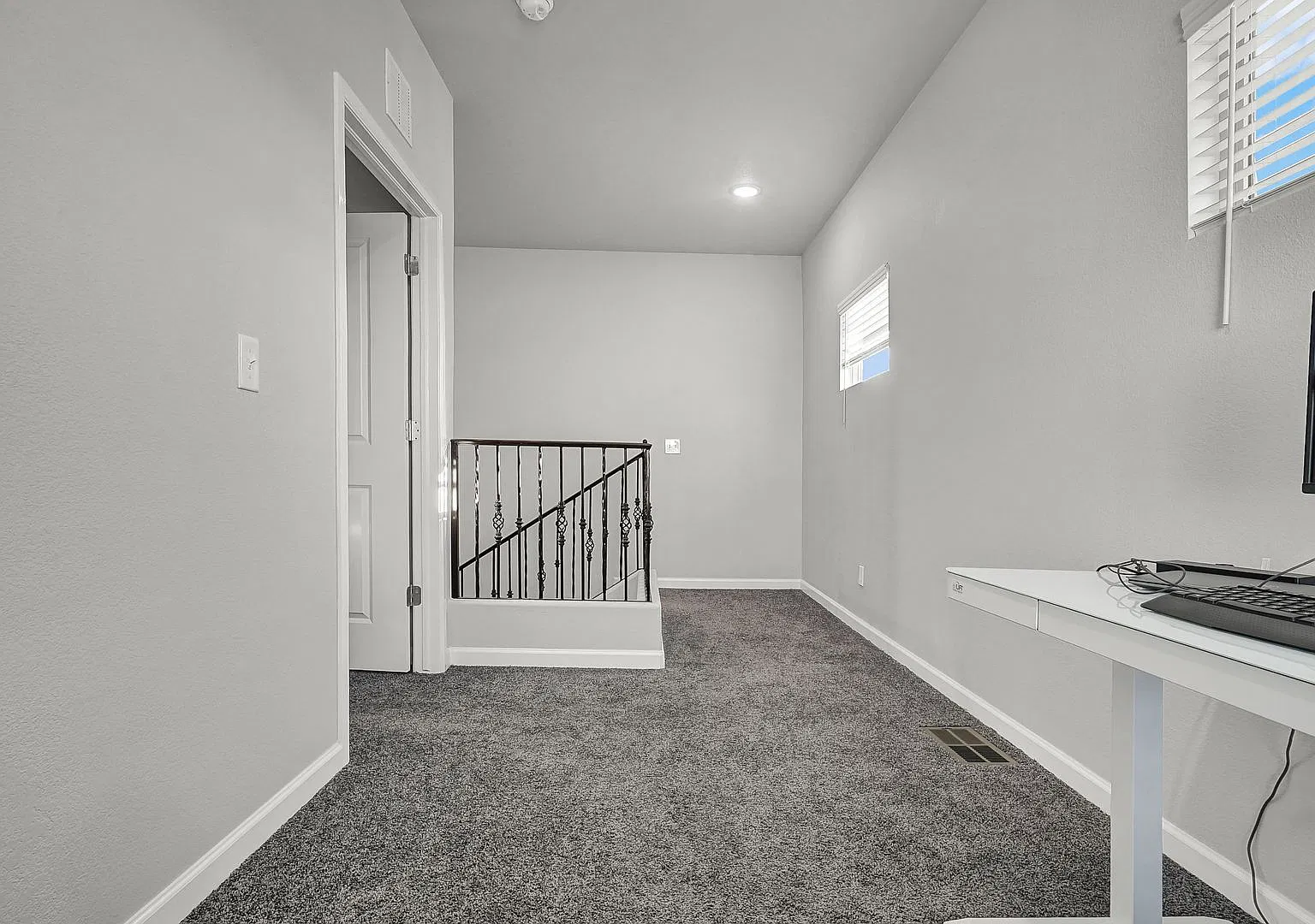 Upper Valley 2 Bedroom 2.5 Bath — Photo 2