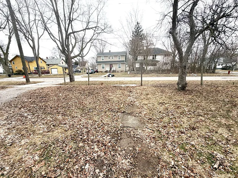 627 N Webster St — Photo 5