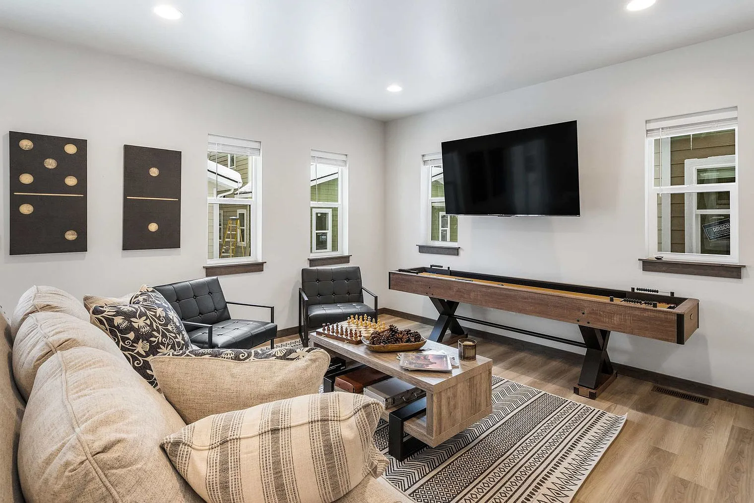 3 bed, 2.0 bath, $6,950 — Photo 1