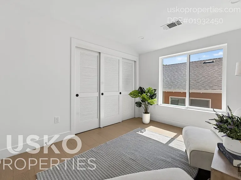 2710 T St #2 — Photo 12