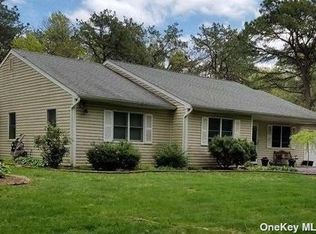 30 Lincoln Ave, Dix Hills, NY 11746