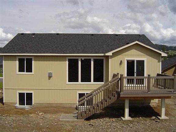 2nd image of 3012 S Lloyd Ln