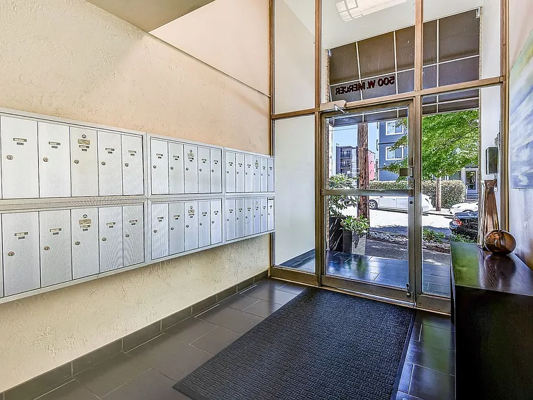 Mercer Crest Apartments — Photo 16