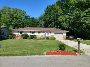 574 10th St NW, Linton, IN 47441