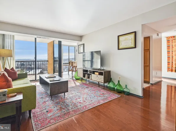 4500 S Four Mile Run Dr APT 713, Arlington, VA 22204
