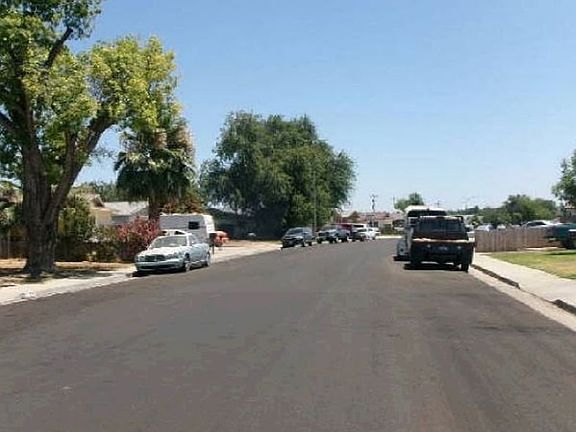 Exterior Neighborhood (street photo)