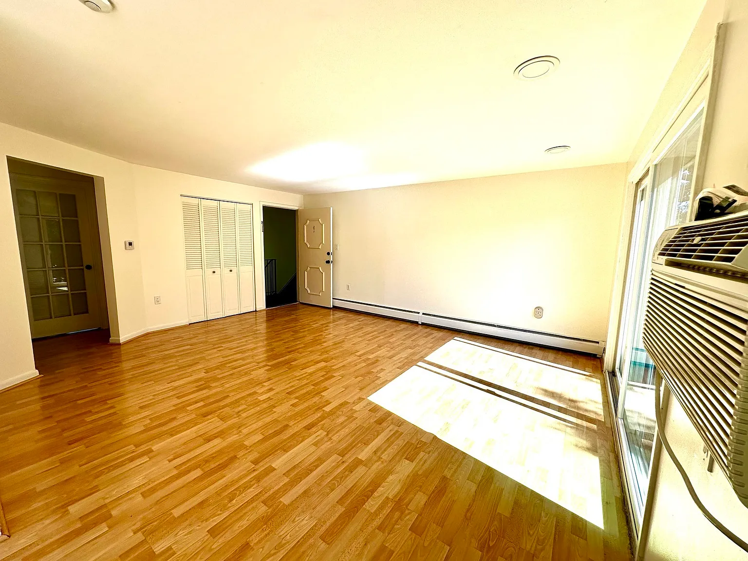 2 bed, 1.0 bath, 850 sqft, $2,300 — Photo 3