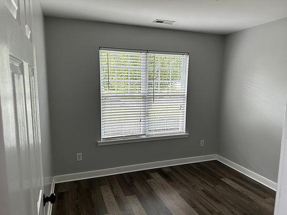 3rd image of 233 Konnoak Village Cir