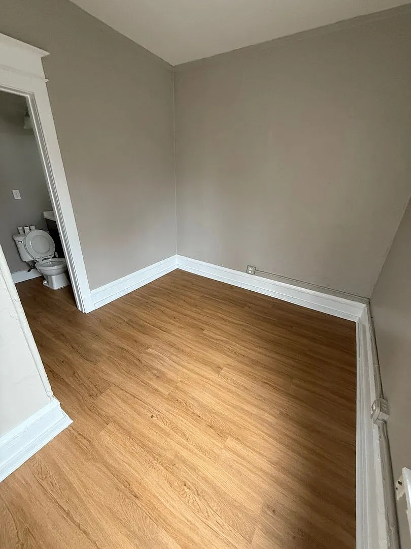 2100 W National Ave — Photo 4
