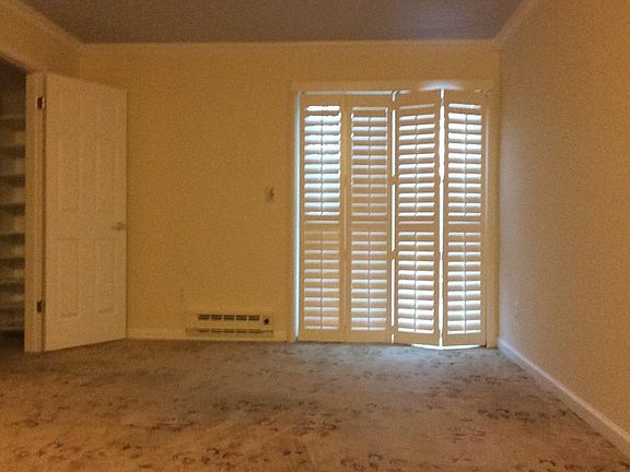Master bedroom w walk in closet