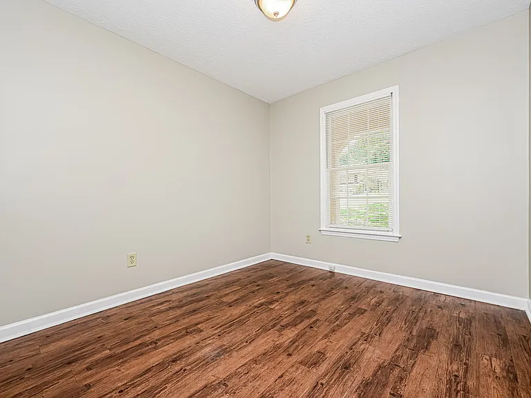 1161 Salisbury Trl — Photo 13