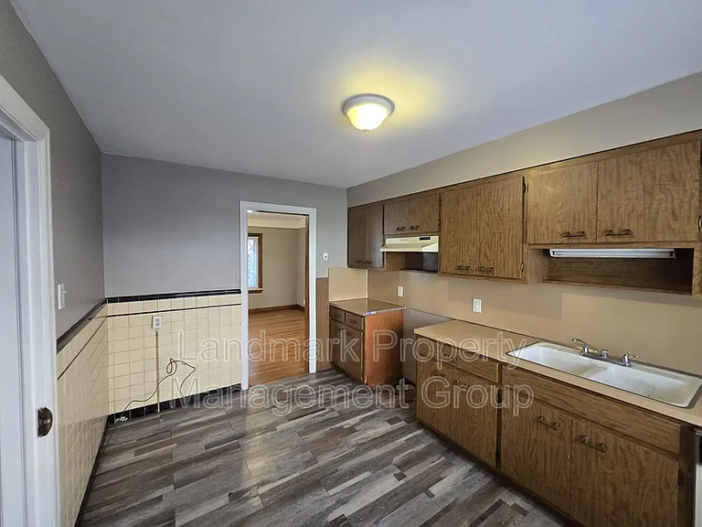 9657 E Outer Dr — Photo 11