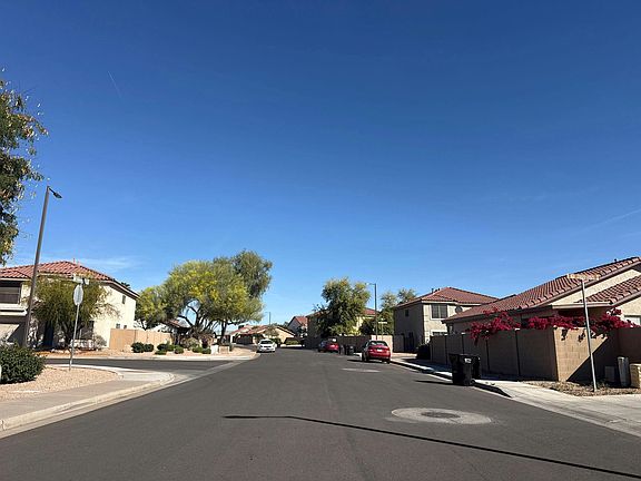 4th image of 2851 E Cherry Hills Dr