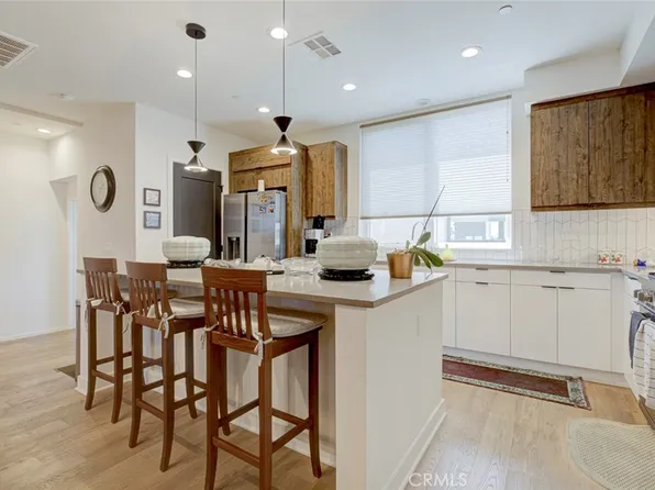1049 N Joels Pl, Los Angeles, CA 90012