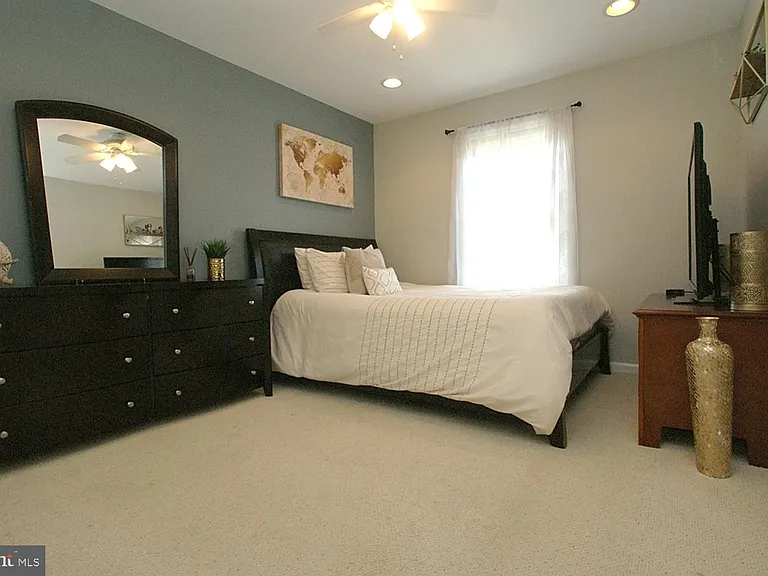 33 Farmington Ct — Photo 20