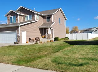 3812 Bay Shore Bnd SE, Mandan, ND 58554