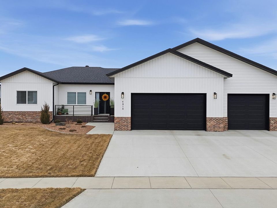 1st image of 4810 Lilac Dr