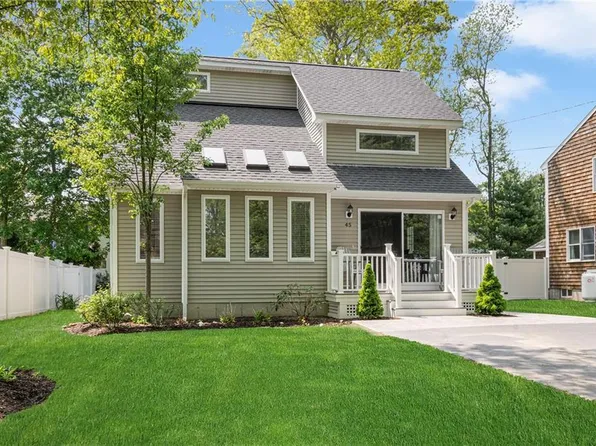 45 Lafayette Dr, Bristol, RI 02809